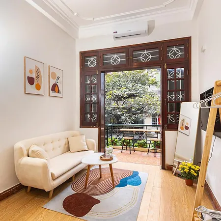 Sunny Balcony Room In Old Quarter With Netflix And Free Laundry